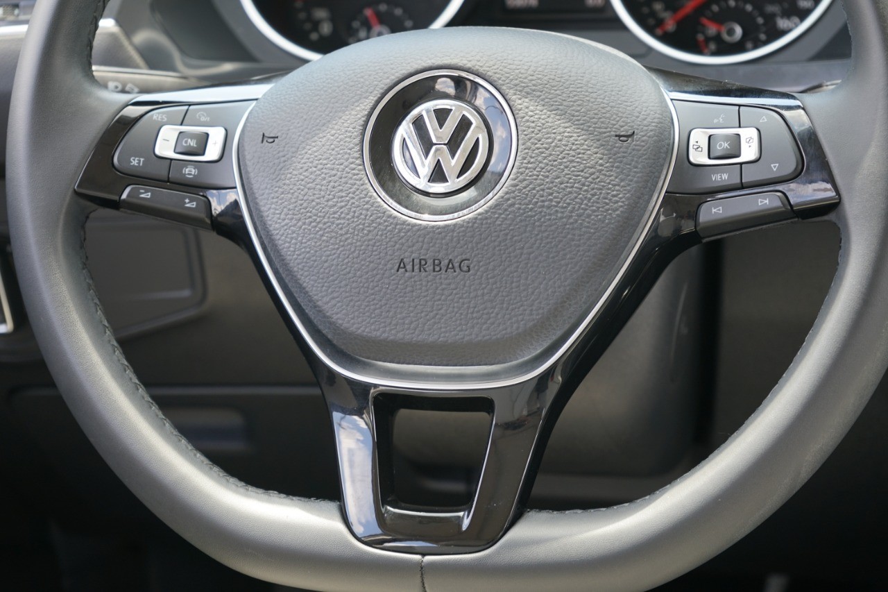 2020 Volkswagen Tiguan SEL photo 24