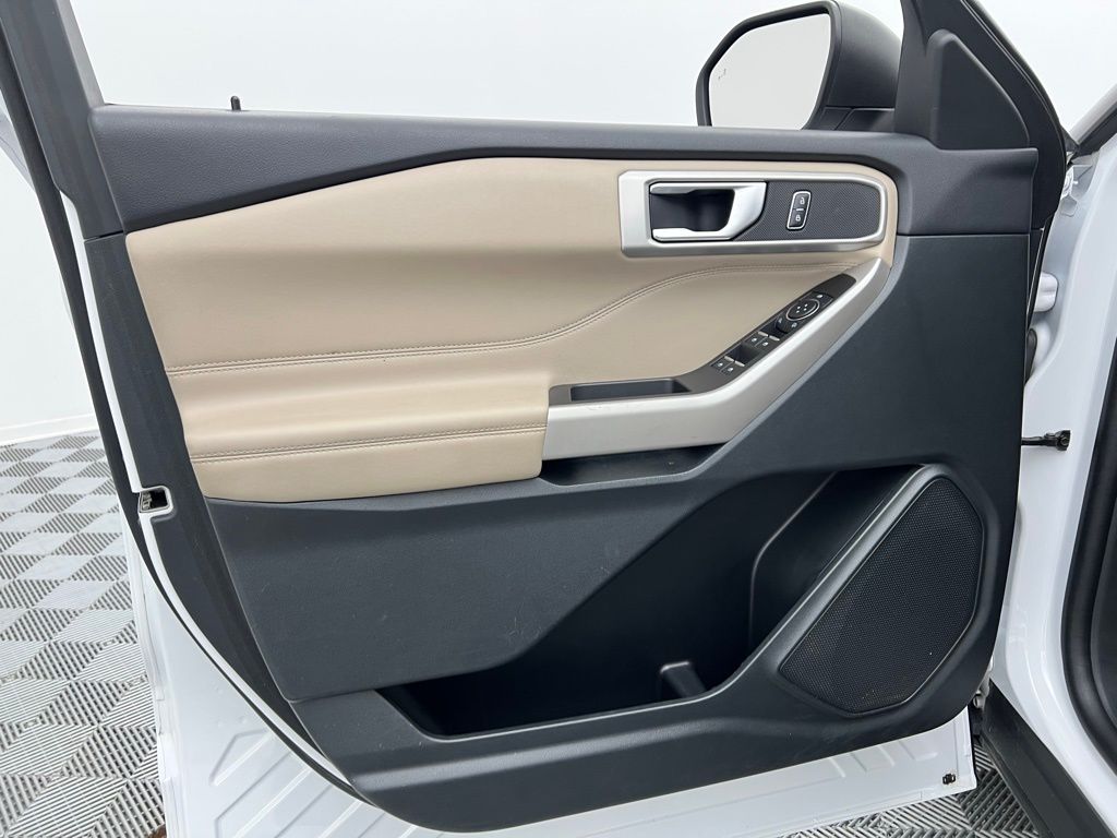 2023 Ford Explorer XLT photo 20
