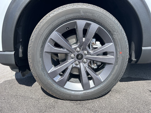 2025 Ford Explorer photo 9