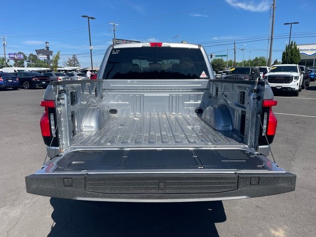 2025 Ford F-150 Lightning Flash photo 17
