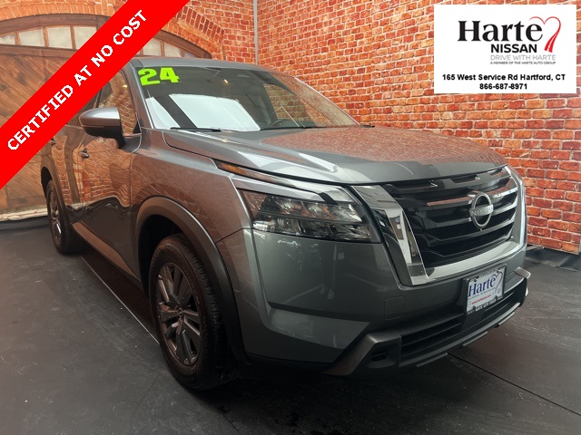 2024 Nissan Pathfinder SV's photo