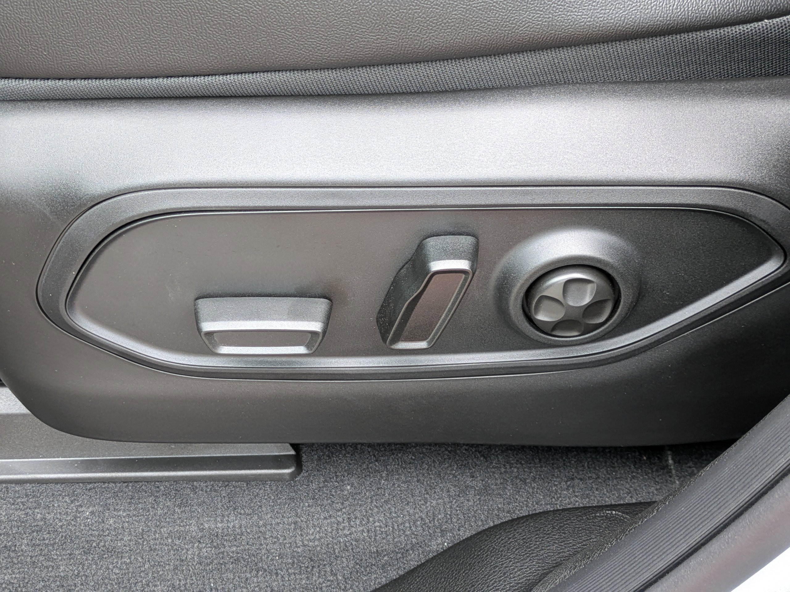 2025 Jeep Grand Cherokee Laredo Altitude photo 18