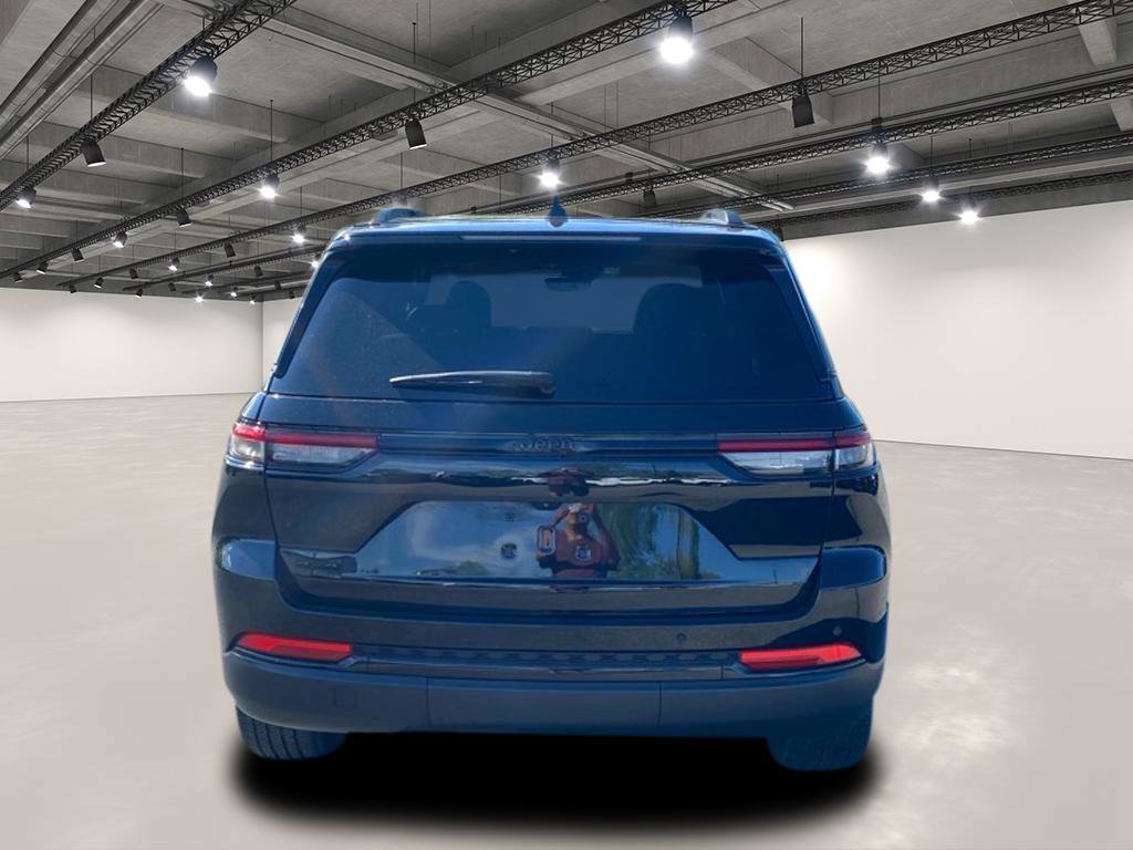 2023 Jeep Grand Cherokee Altitude photo 5