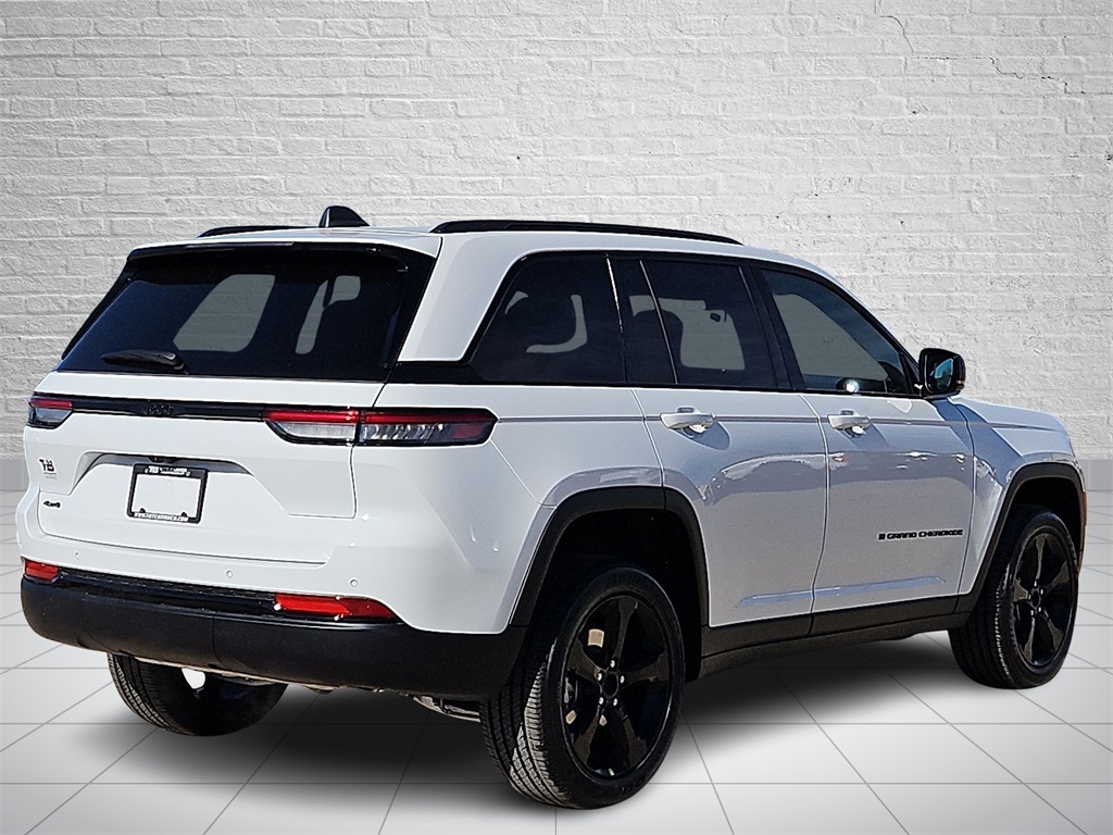 2025 Jeep Grand Cherokee Altitude photo 3