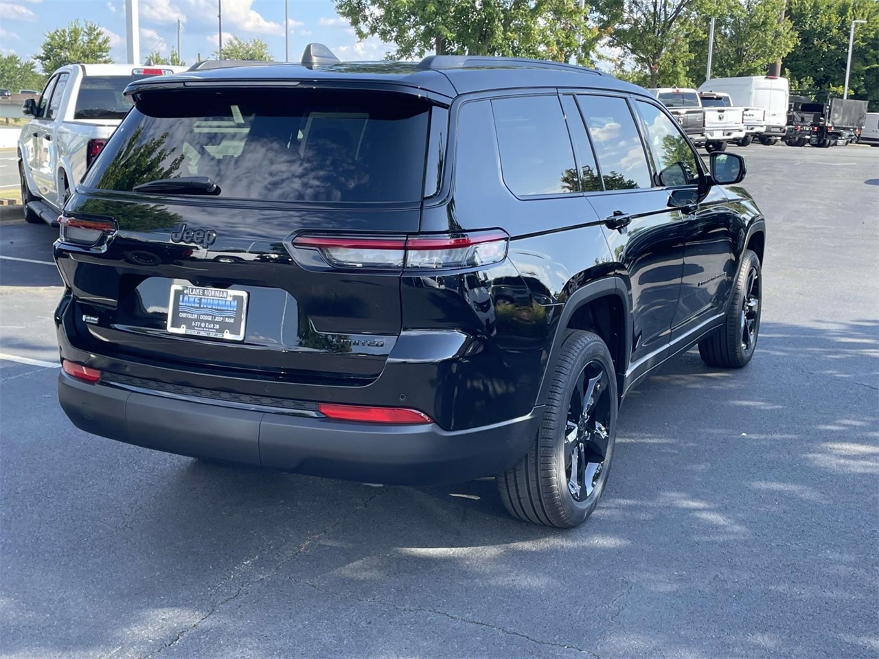 2025 Jeep Grand Cherokee Limited photo 2