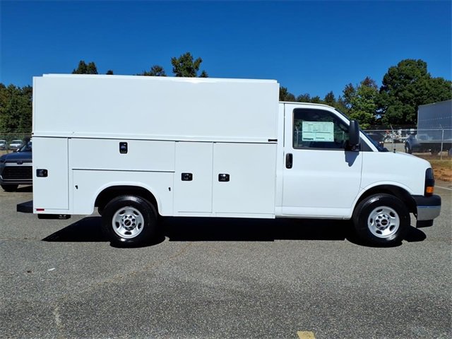 2025 Gmc Savana Cutaway 3500 photo 3