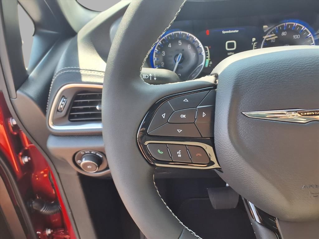2026 Chrysler Pacifica Limited photo 8