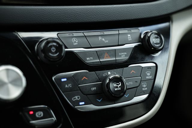 2019 Chrysler Pacifica Touring Plus photo 35