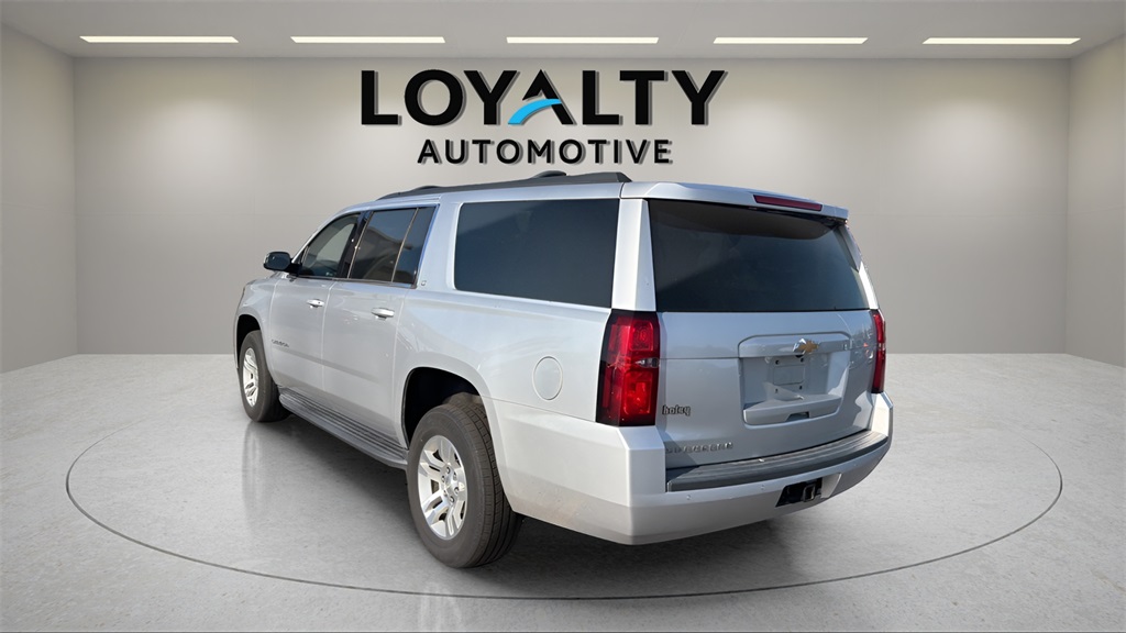 2019 Chevrolet Suburban LT photo 2