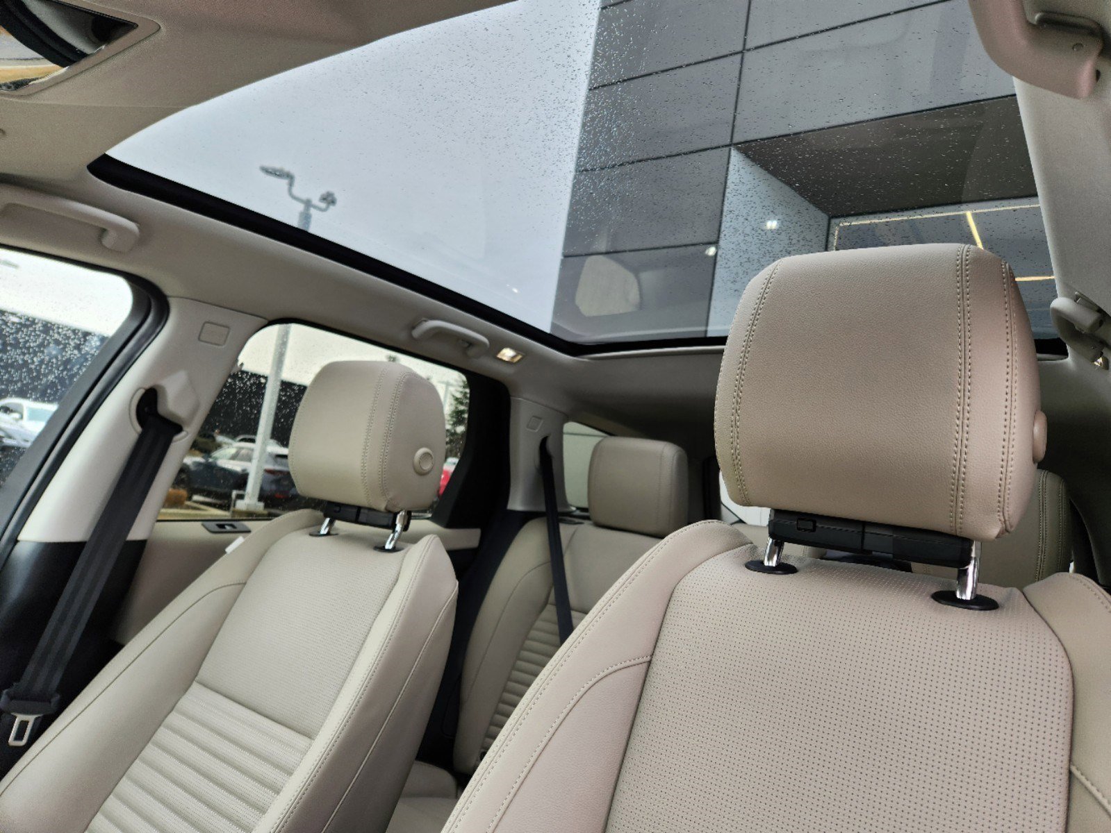 2025 Land Rover Discovery Sport S photo 8