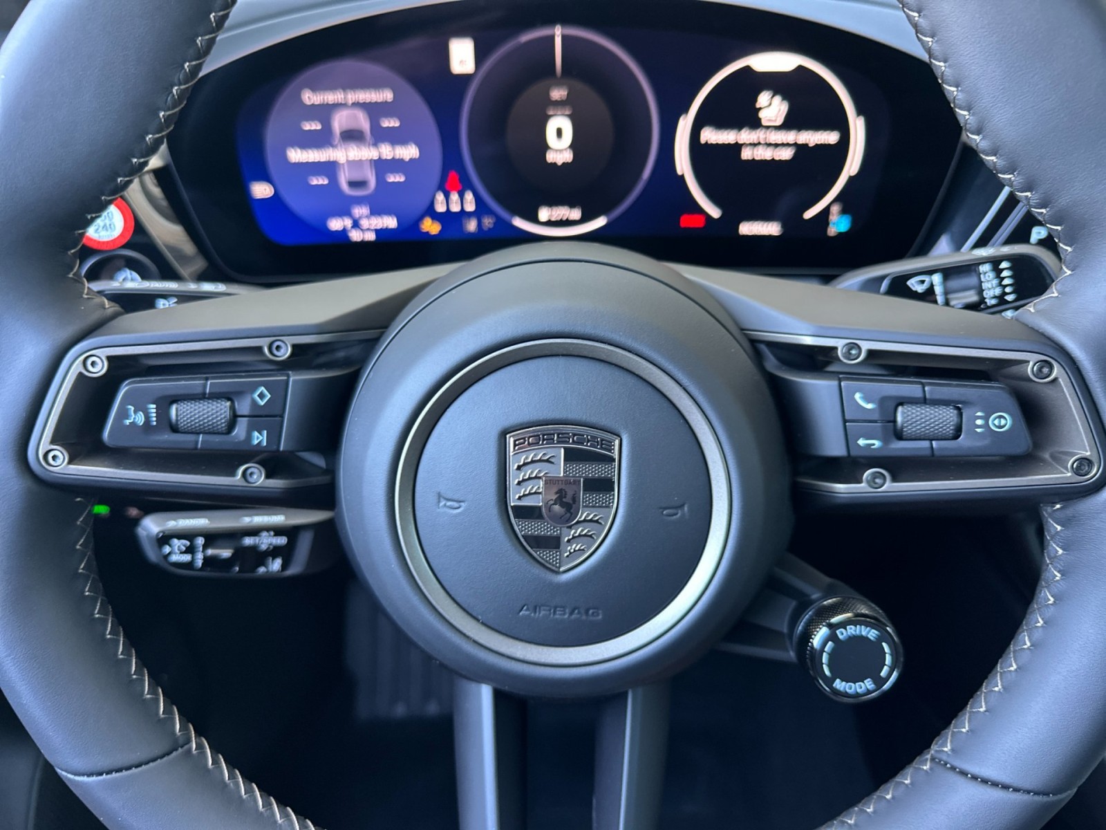 2025 Porsche Macan Turbo Electric photo 22