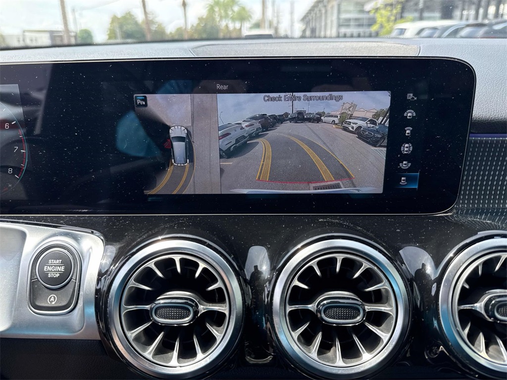 2022 Mercedes Benz GLB 250 photo 25