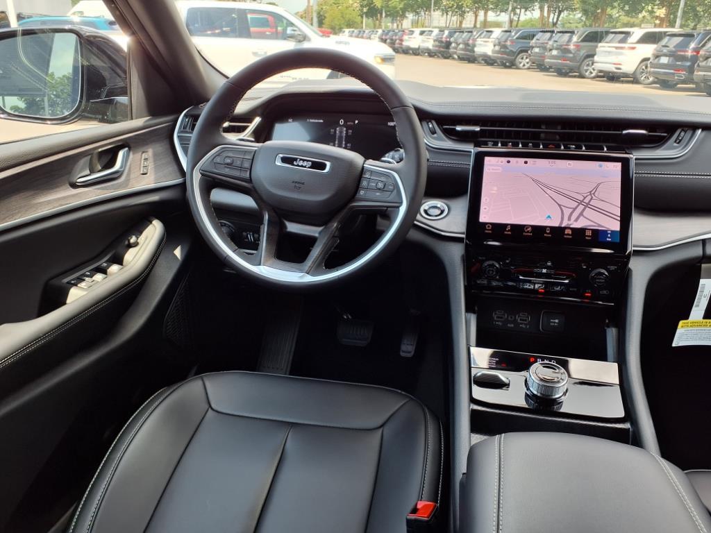 2025 Jeep Grand Cherokee Limited photo 18
