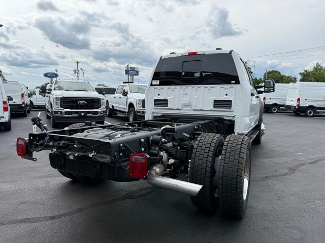 2025 Ford F-550 photo 4