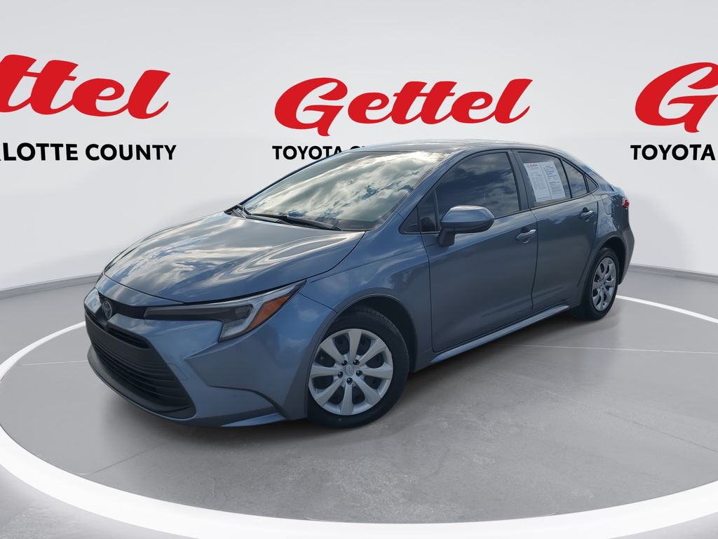 2023 Toyota Corolla LE's photo