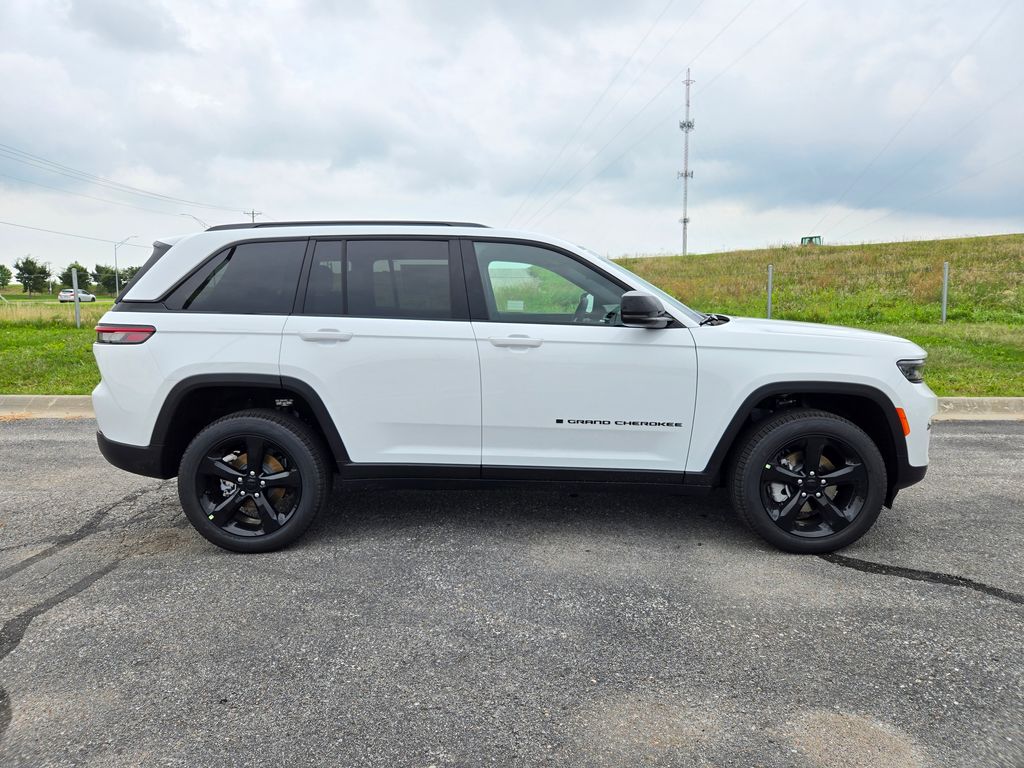 2025 Jeep Grand Cherokee Limited photo 2