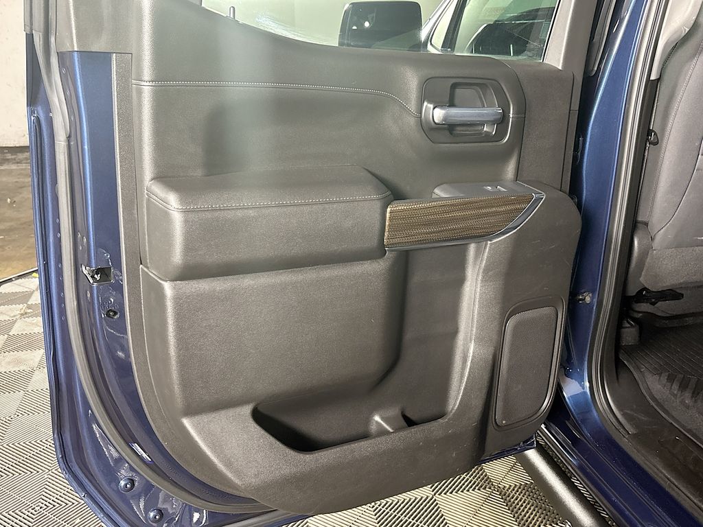 2021 Chevrolet Silverado 1500 RST photo 17