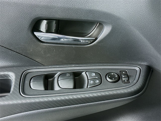 2025 Nissan Versa SV photo 19