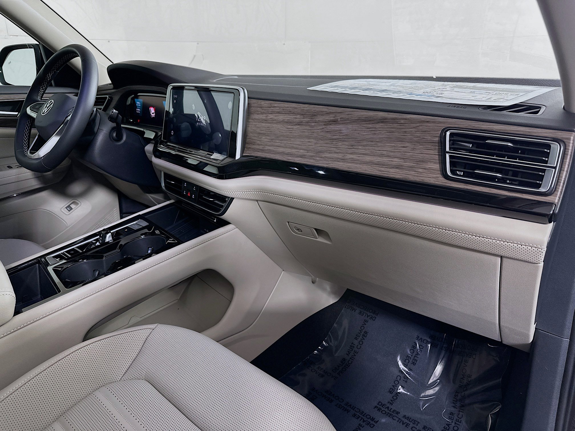 2025 Volkswagen Atlas SEL photo 29