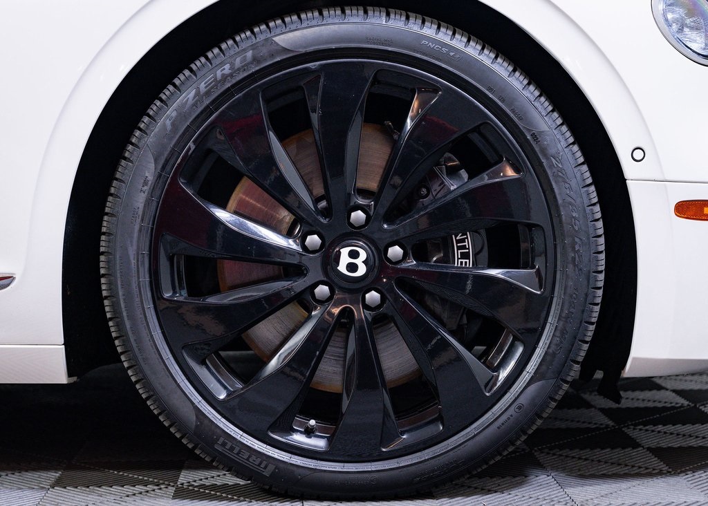 Used 2022 Glacier White Bentley V8 image 8