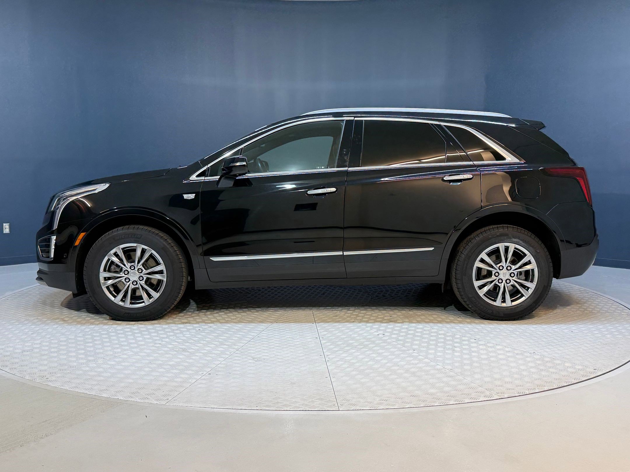 2022 Cadillac XT5 Premium Luxury photo 2