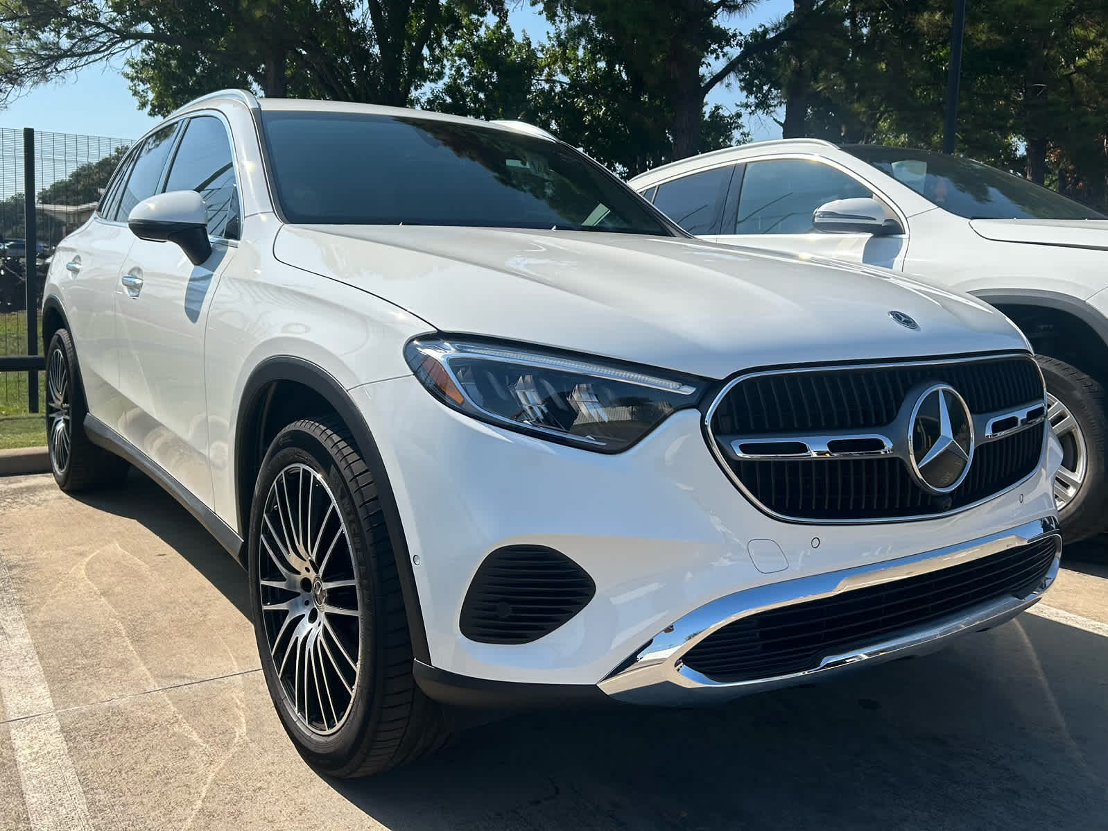 2025 Mercedes Benz GLC 300 photo 2