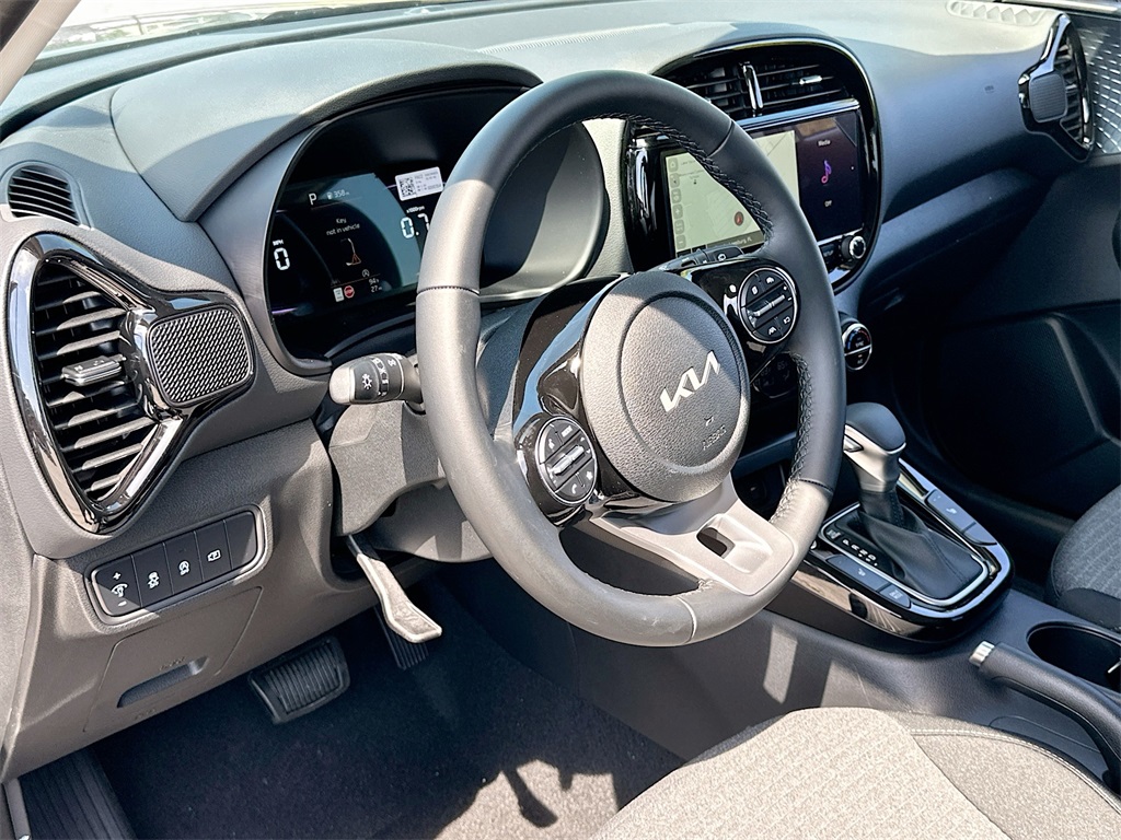 2025 Kia Soul EX photo 4