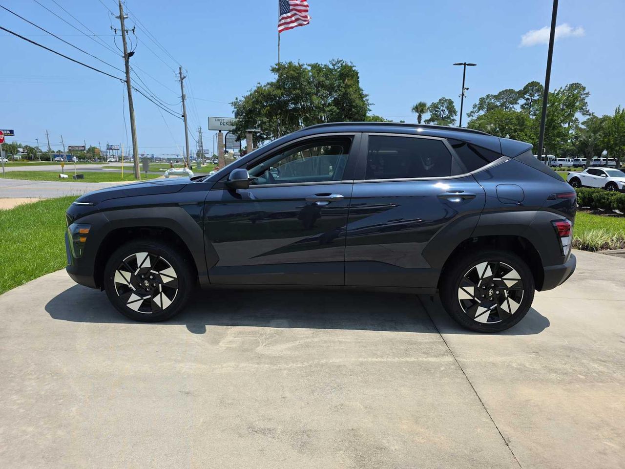 2025 Hyundai Kona SEL photo 2