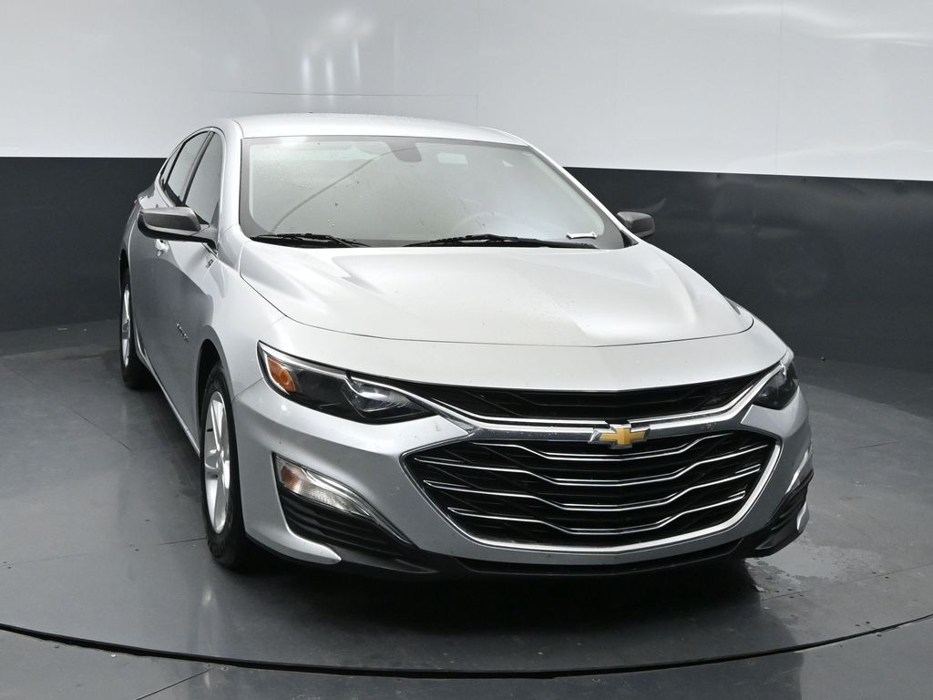 2021 Chevrolet Malibu LS photo 2