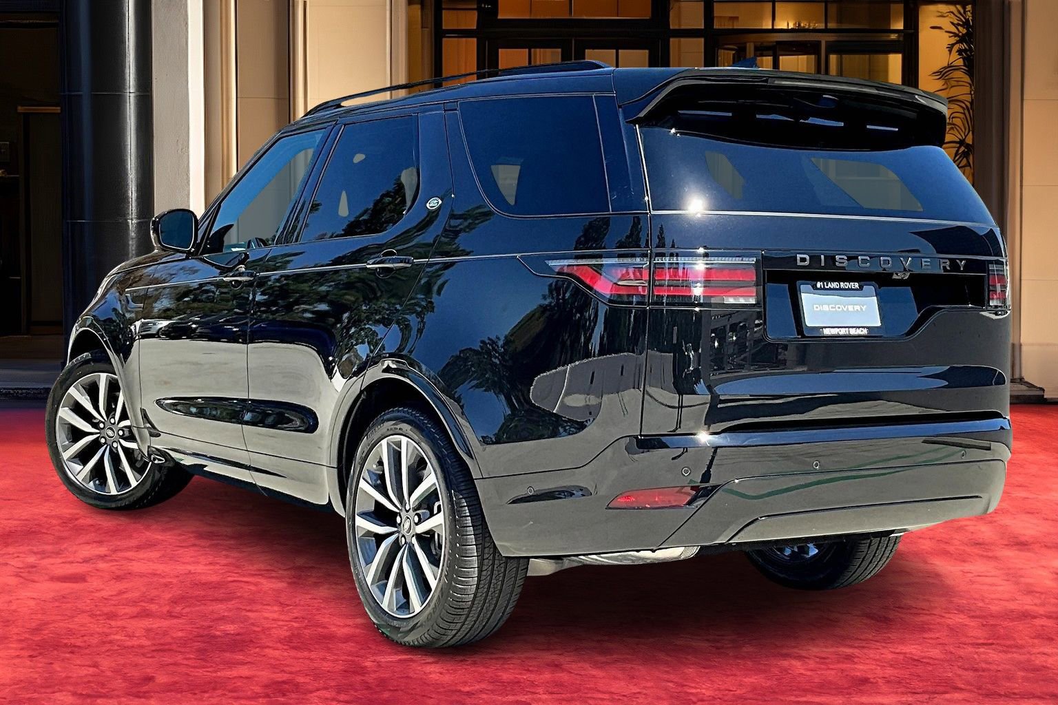 2025 Land Rover Discovery SE photo 2