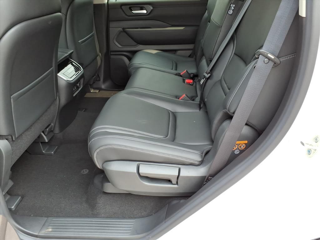 2026 Nissan Armada SV photo 11