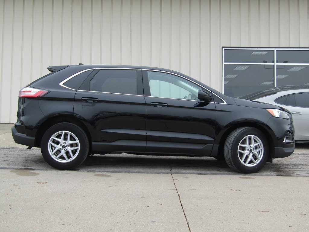 2023 Ford Edge SEL photo 2