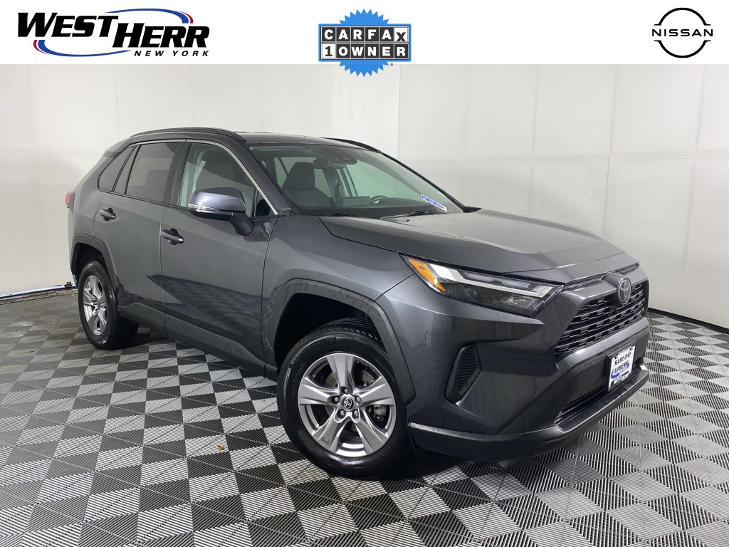 2023 Toyota RAV4 XLE's photo