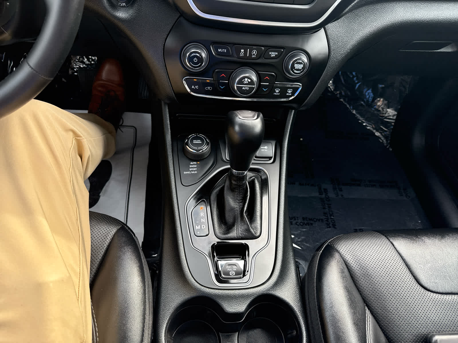 2023 Jeep Cherokee Altitude Lux photo 19