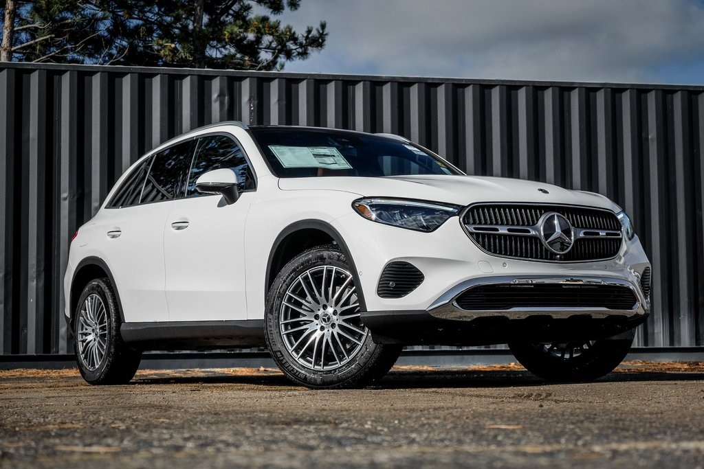 2026 Mercedes-Benz GLC Base's photo