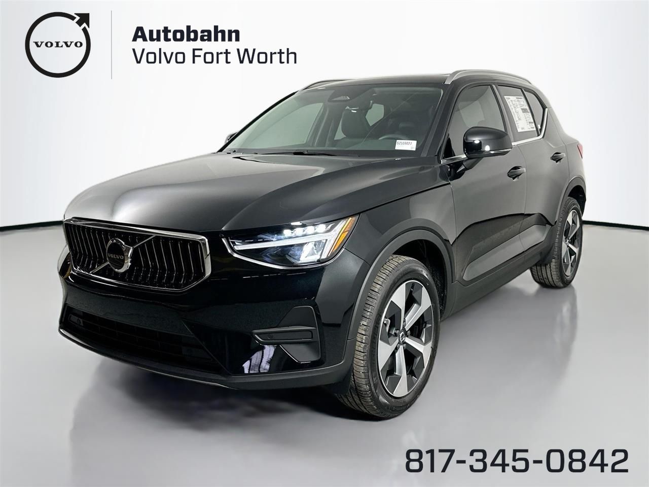 2025 Volvo XC40 Core's photo
