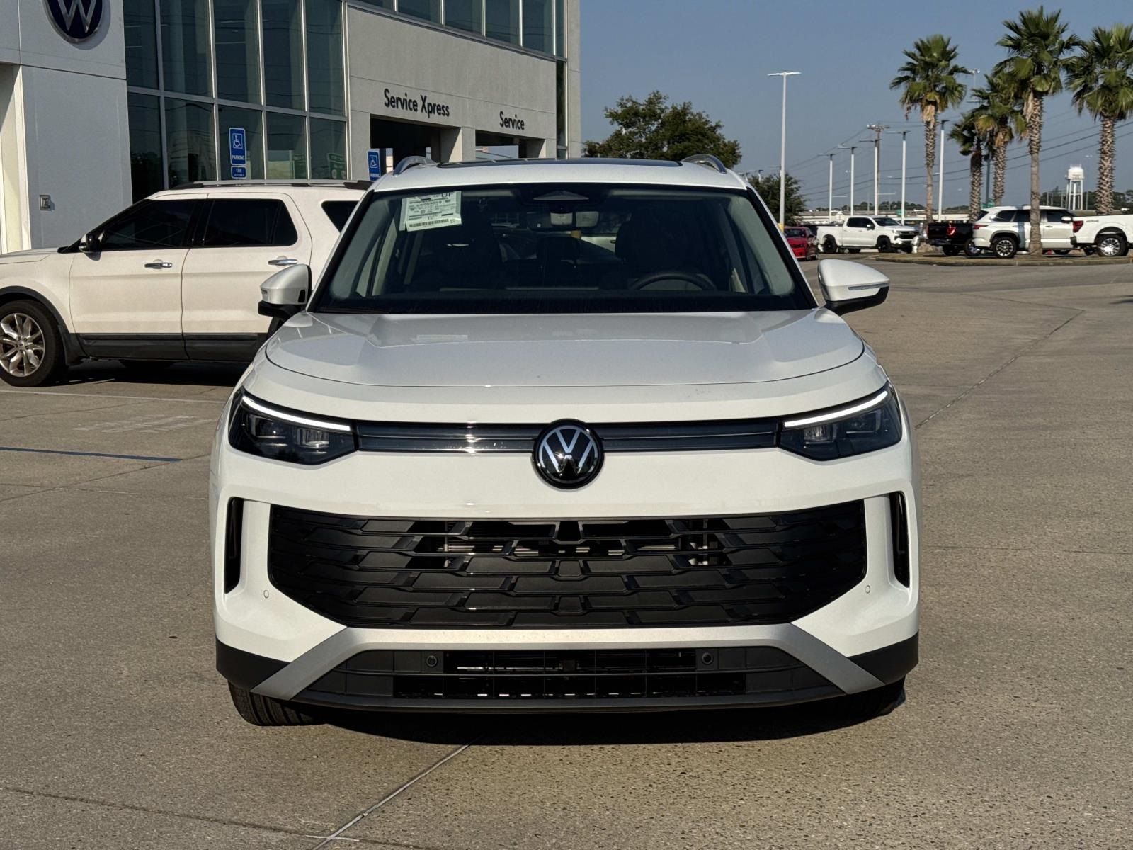 2025 Volkswagen Tiguan SE photo 2