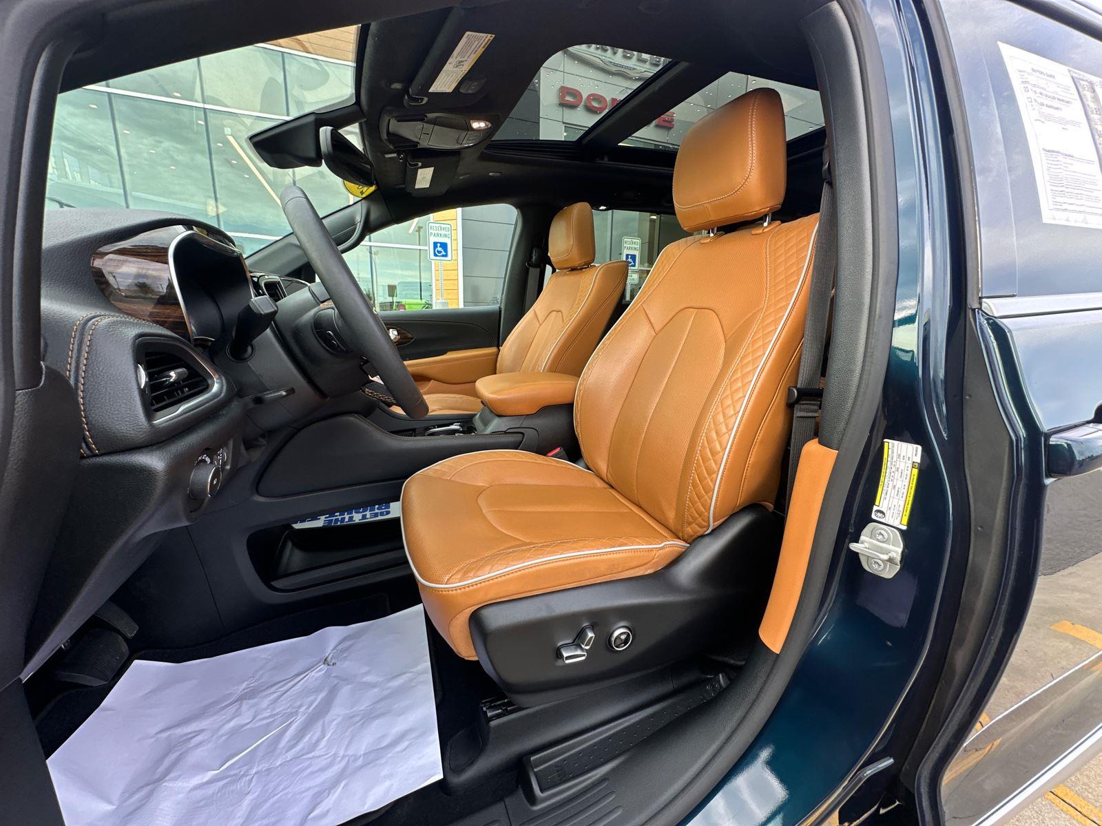 2023 Chrysler Pacifica Hybrid Pinnacle photo 12