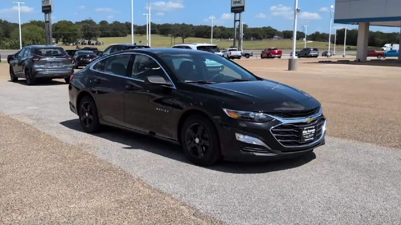 2023 Chevrolet Malibu LS photo 2