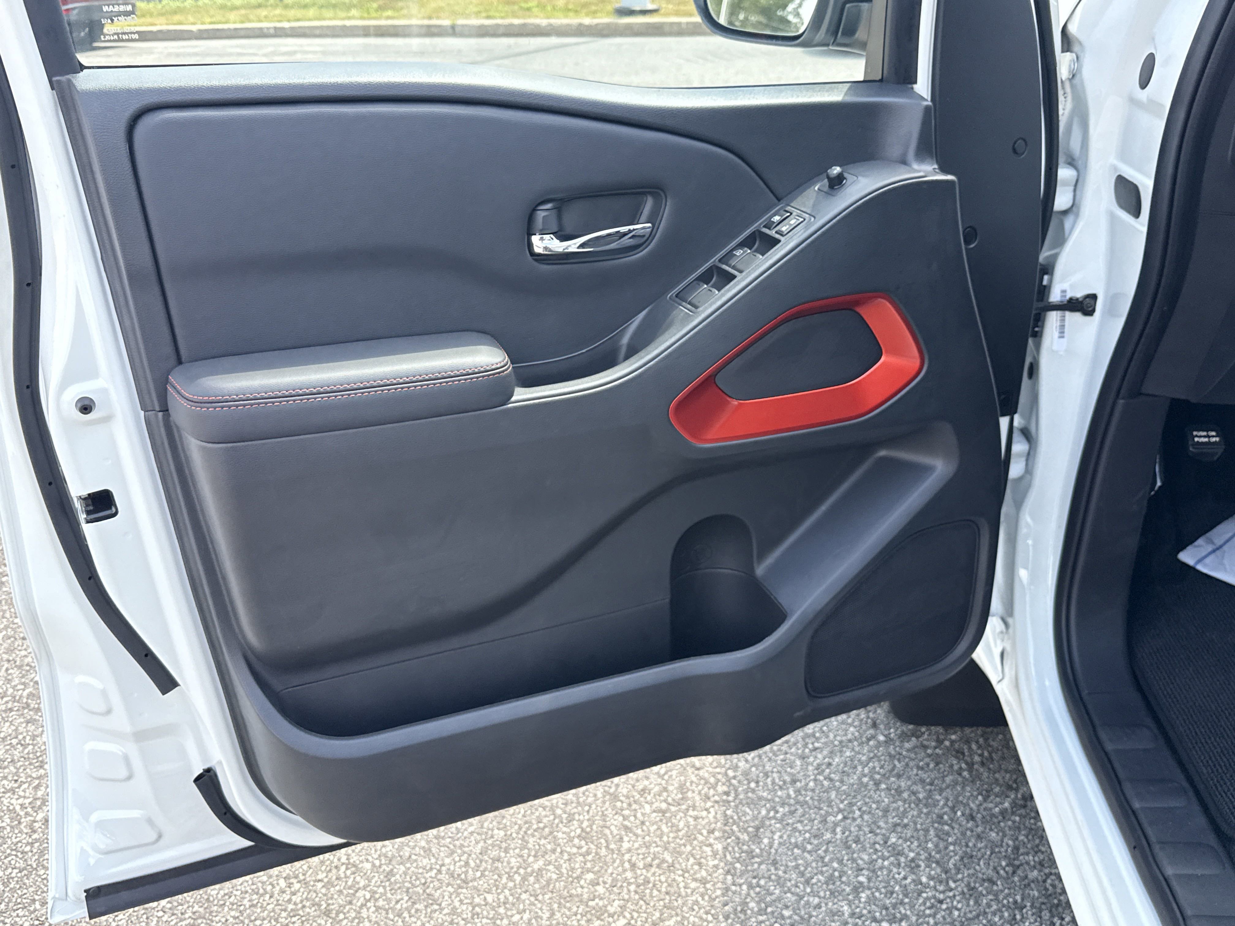 2025 Nissan Frontier Crew Cab PRO-4X photo 2