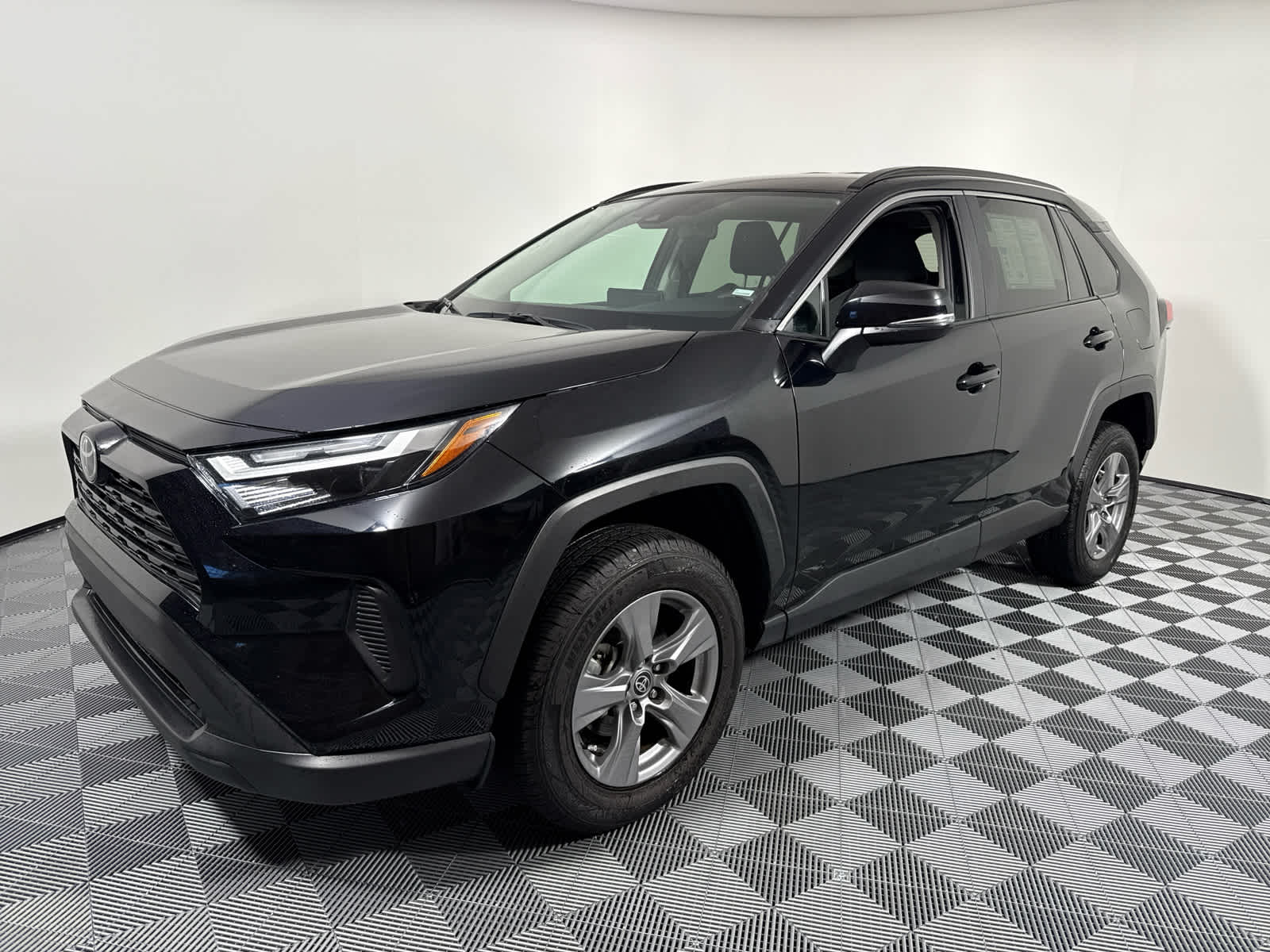 2024 Toyota RAV4 XLE photo 2