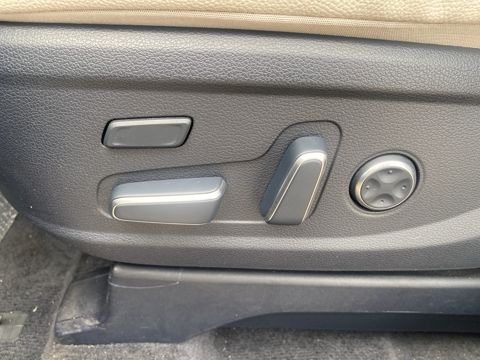 2024 Hyundai Palisade Limited photo 8