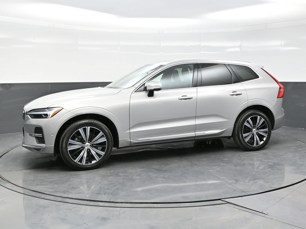 2023 Volvo XC60 B5 Plus photo 2
