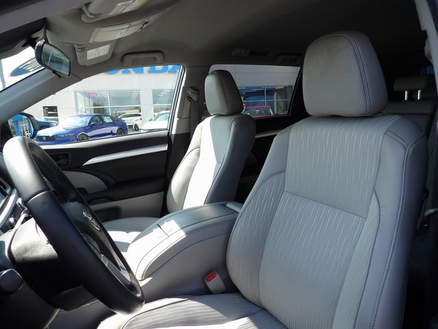 2019 Toyota Highlander LE photo 21