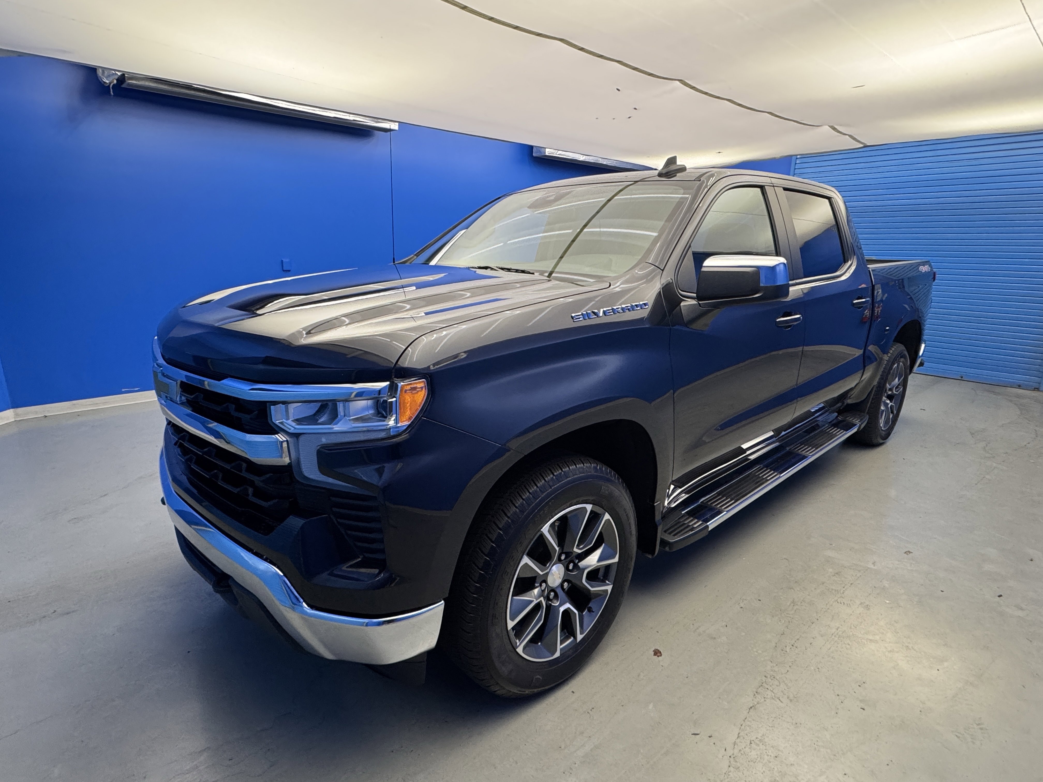2023 Chevrolet Silverado 1500 LT photo 3