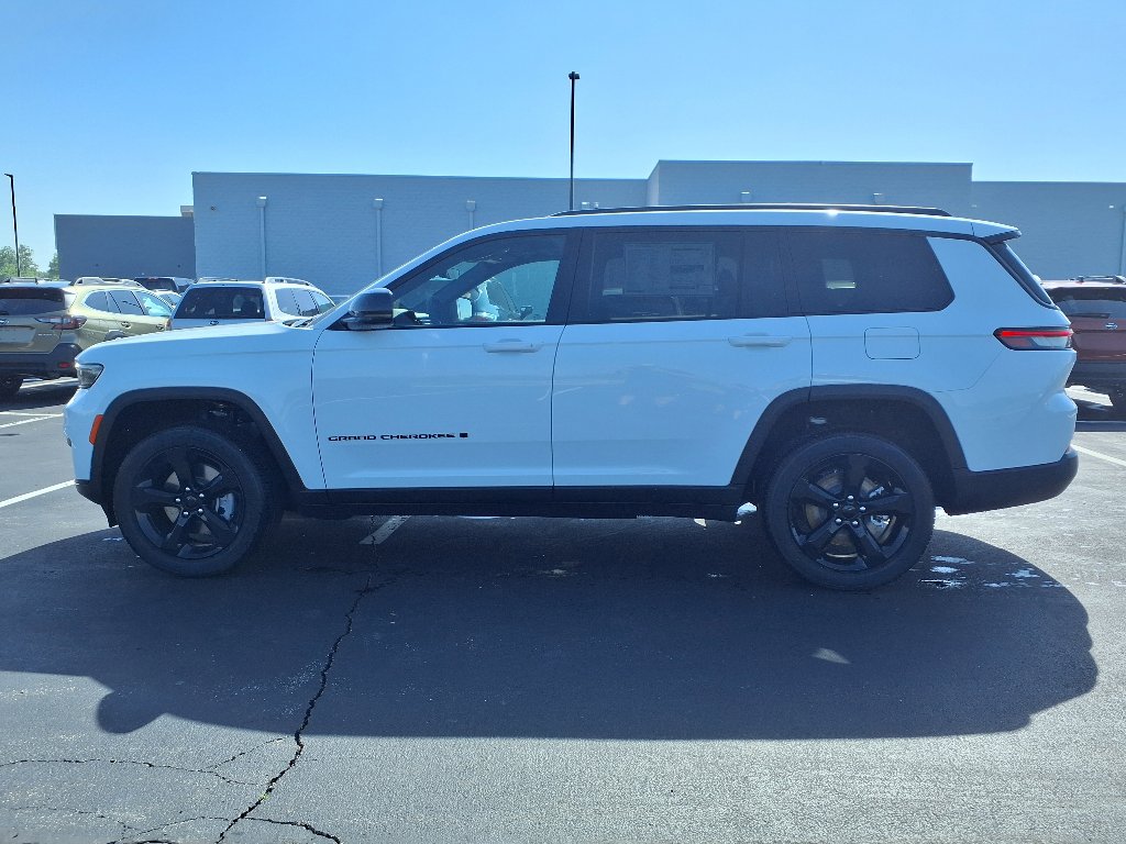 2025 Jeep Grand Cherokee Altitude X photo 3