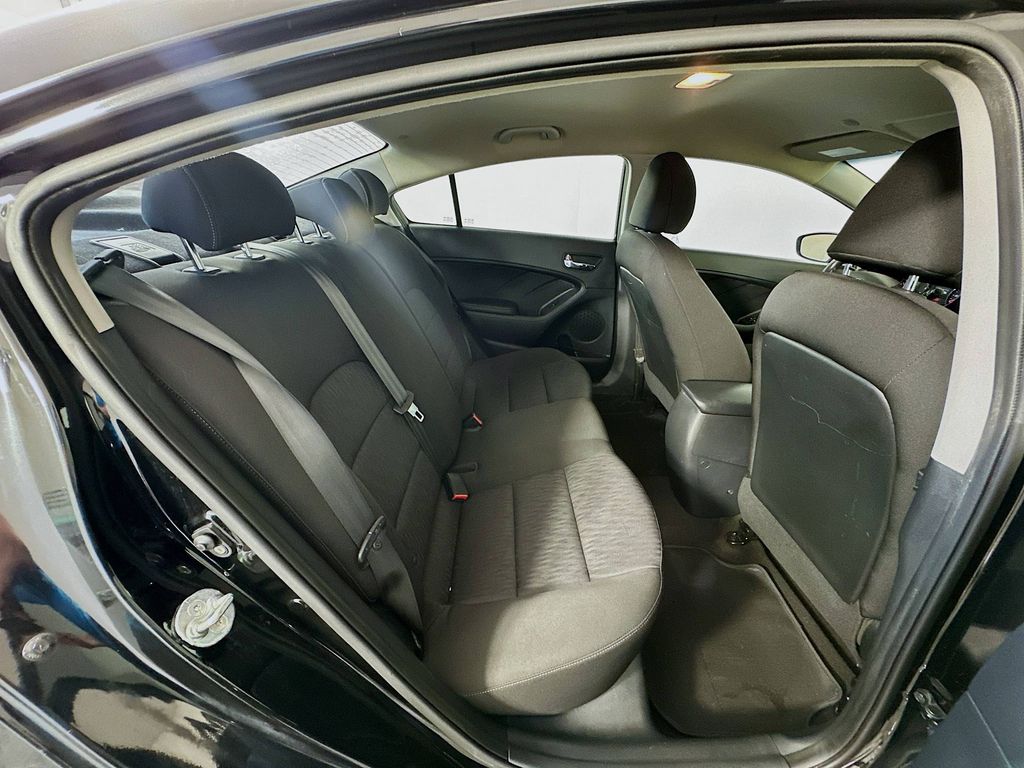 2016 Kia Forte LX photo 21