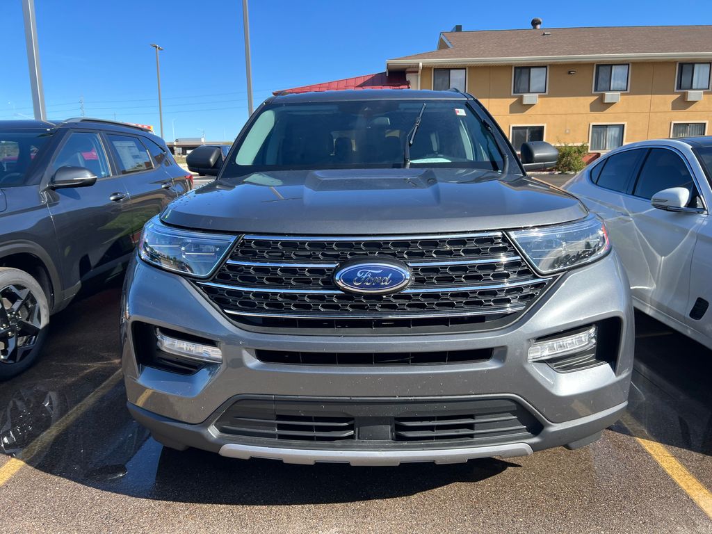 2023 Ford Explorer XLT photo 2