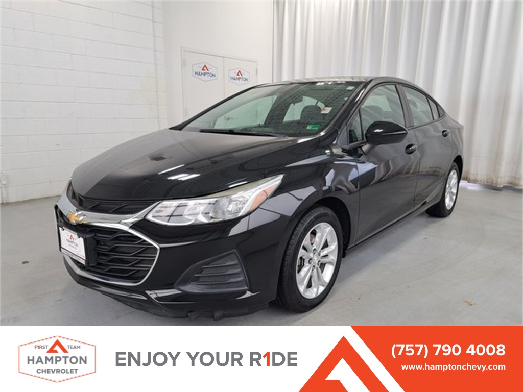 2019 Chevrolet Cruze LS's photo