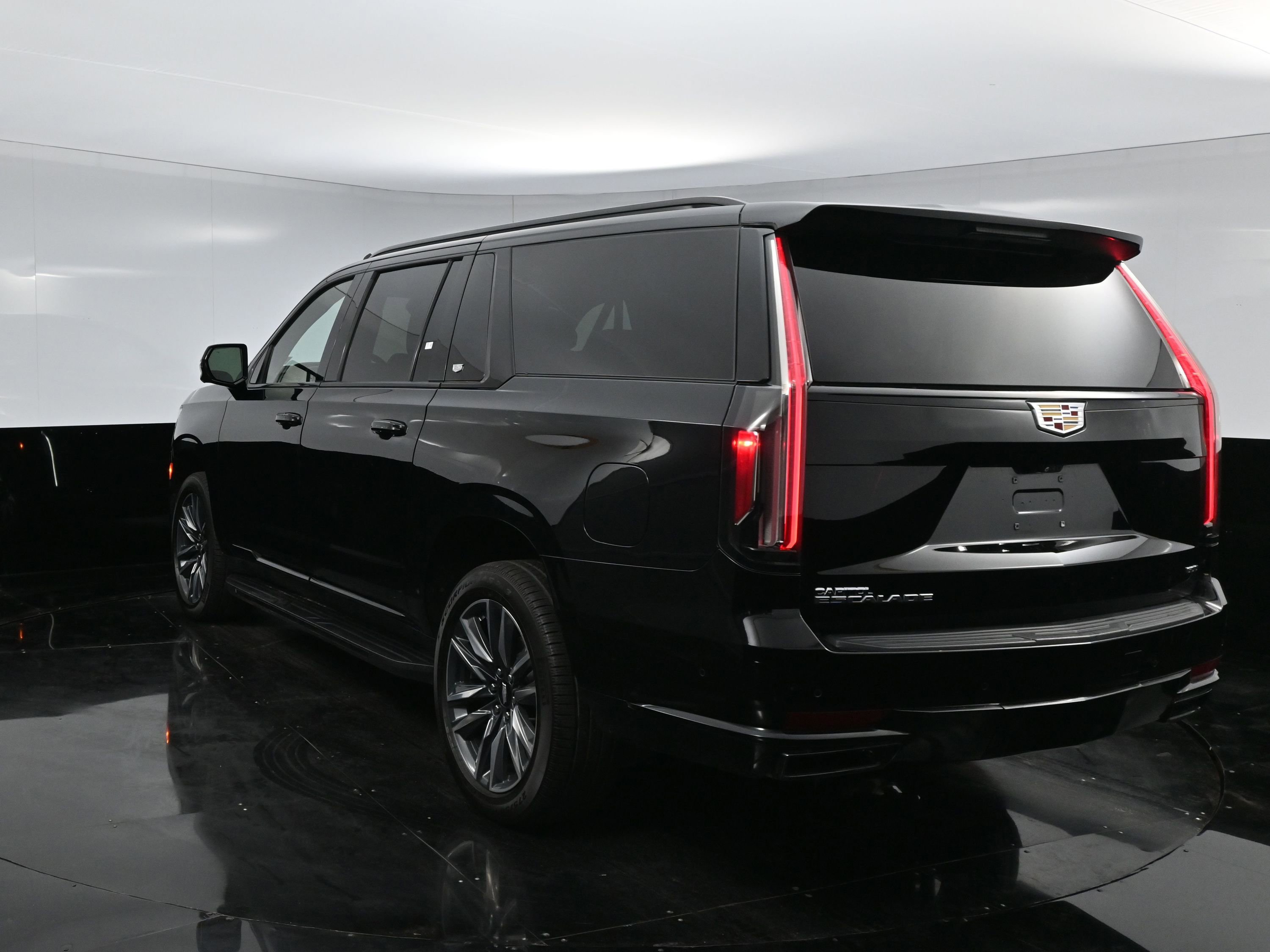 2023 Cadillac Escalade ESV Sport photo 3